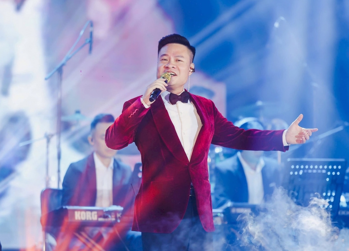 nsUt hoang tung ke chuyen tinh yeu bang giong thinh phong day cam xuc hinh anh 1